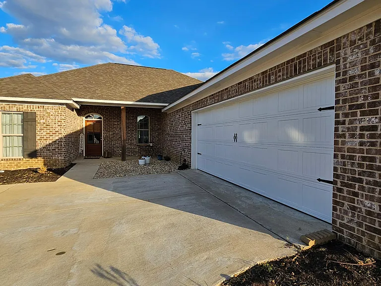 150 Chartleigh Cir — Photo 2