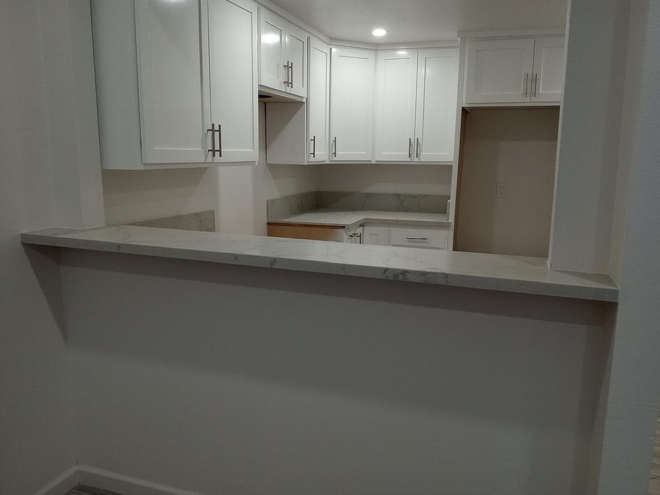 1st image of 1655 Greenfield Ave APT 22