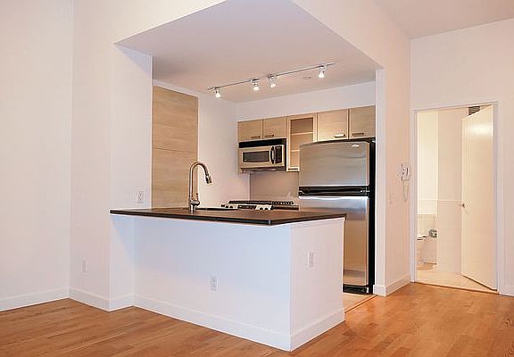 3rd image of 88 Leonard St APT 1015
