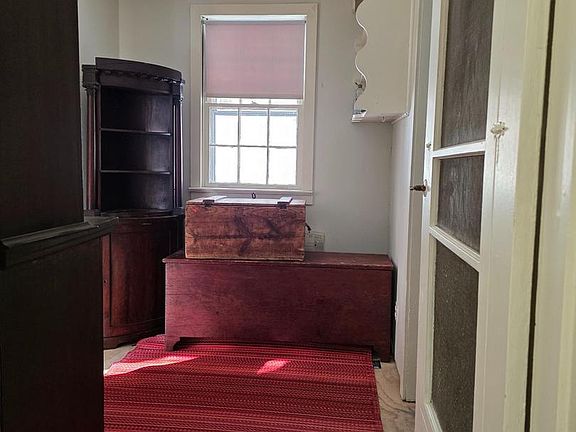 3rd image of 370 Eggerts Crossing Rd