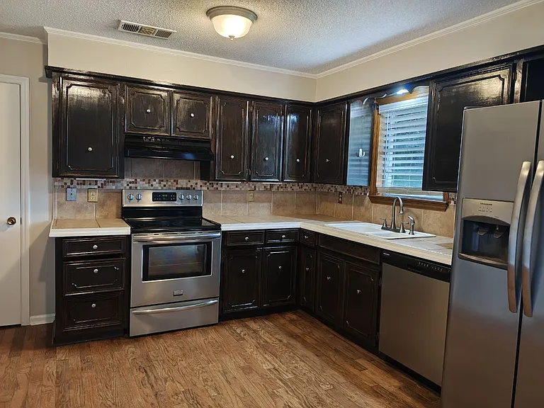 324 Burnside Dr — Photo 8