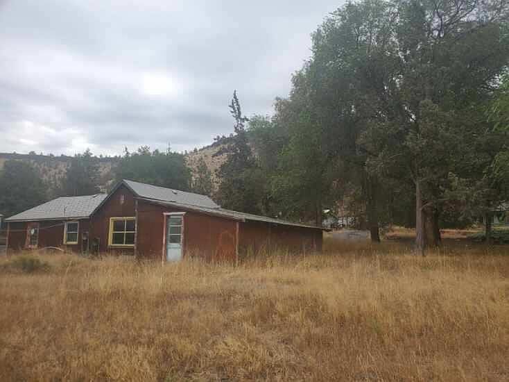 2nd image of 1043 SW Crestview Rd