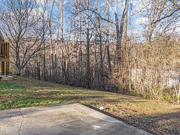 4th image of 1112 Twin Hill Ln