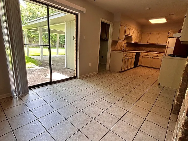 1138 Brookhollow Dr — Photo 7