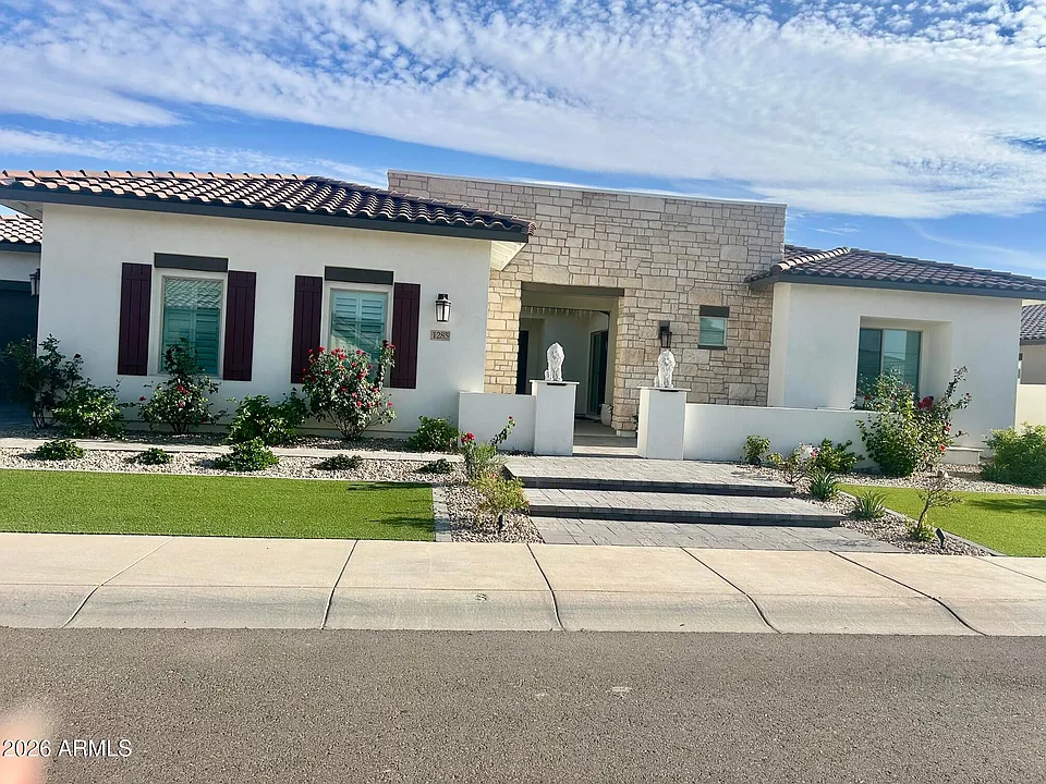 1285 E Mead Dr
