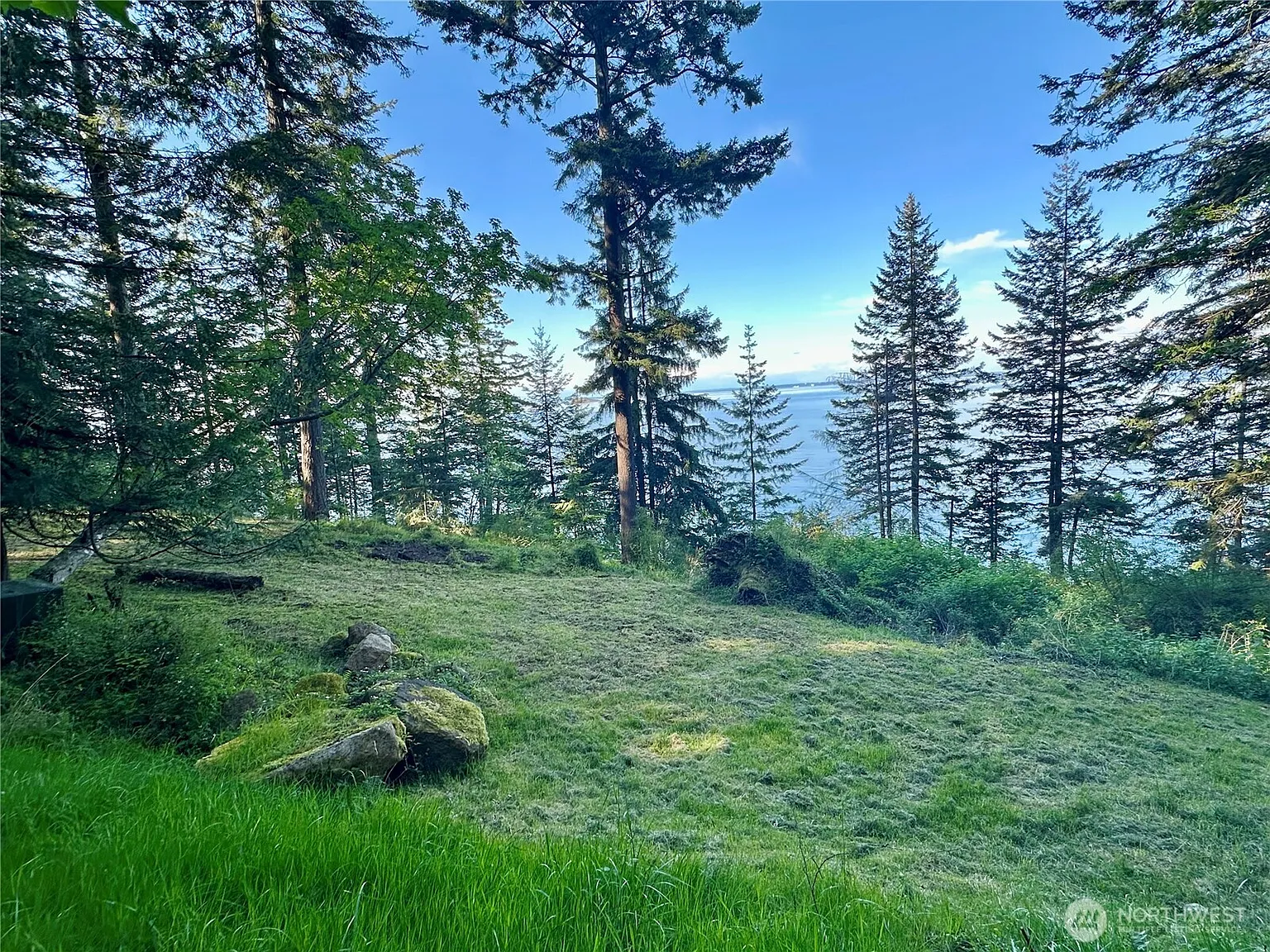 2700 Raccoon Point Road photo 1