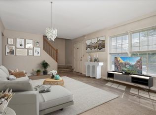 22 Kingswood Rd, Branchburg, NJ 08876