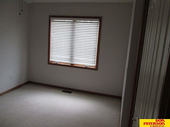 4th image of 812 Heatherwood St