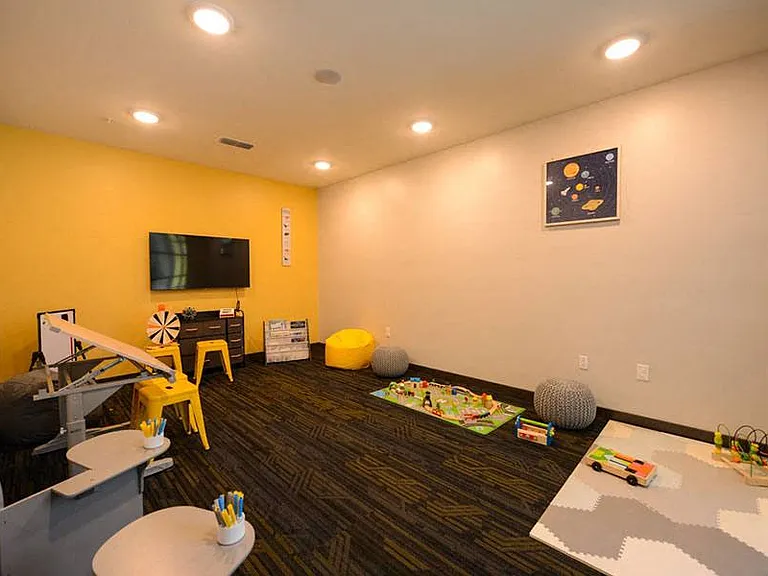 8283 Baymeadows Rd E — Photo 9