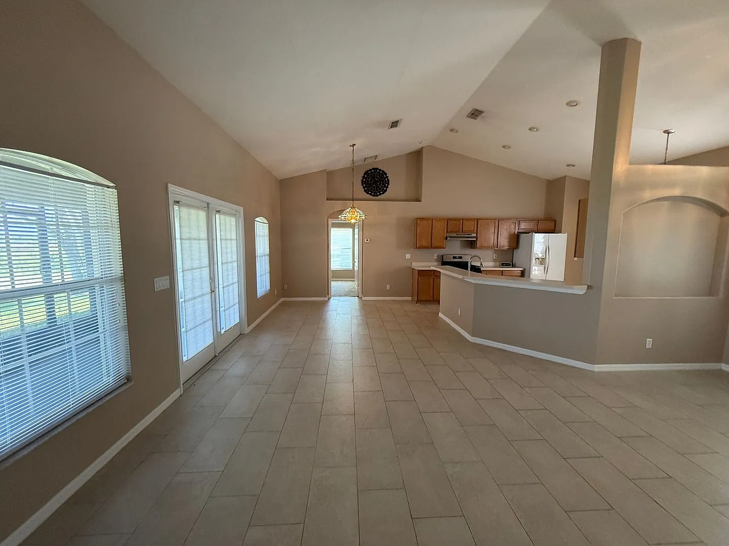 Beautiful 3 Bedrooms, 2 Baths Single Family Home In Gated Community. — Photo 3