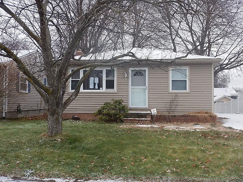 1st image of 3693 Louise St