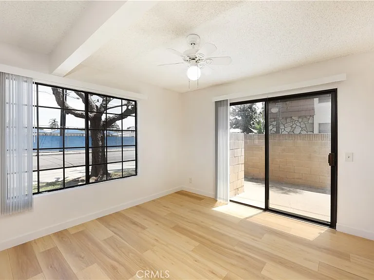 10355 La Reina Ave #A — Photo 17
