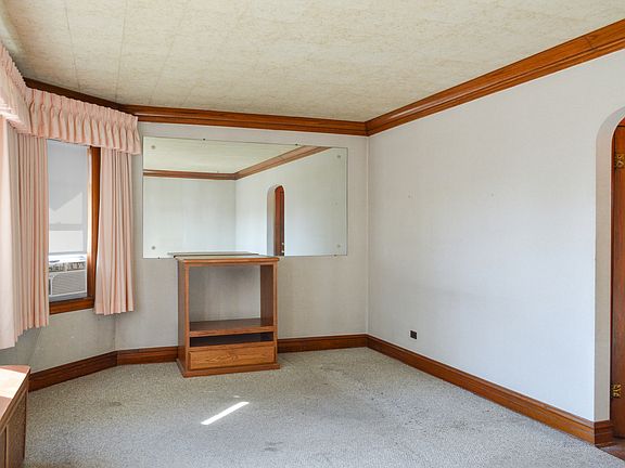 3rd image of 2924 N 77th Ave