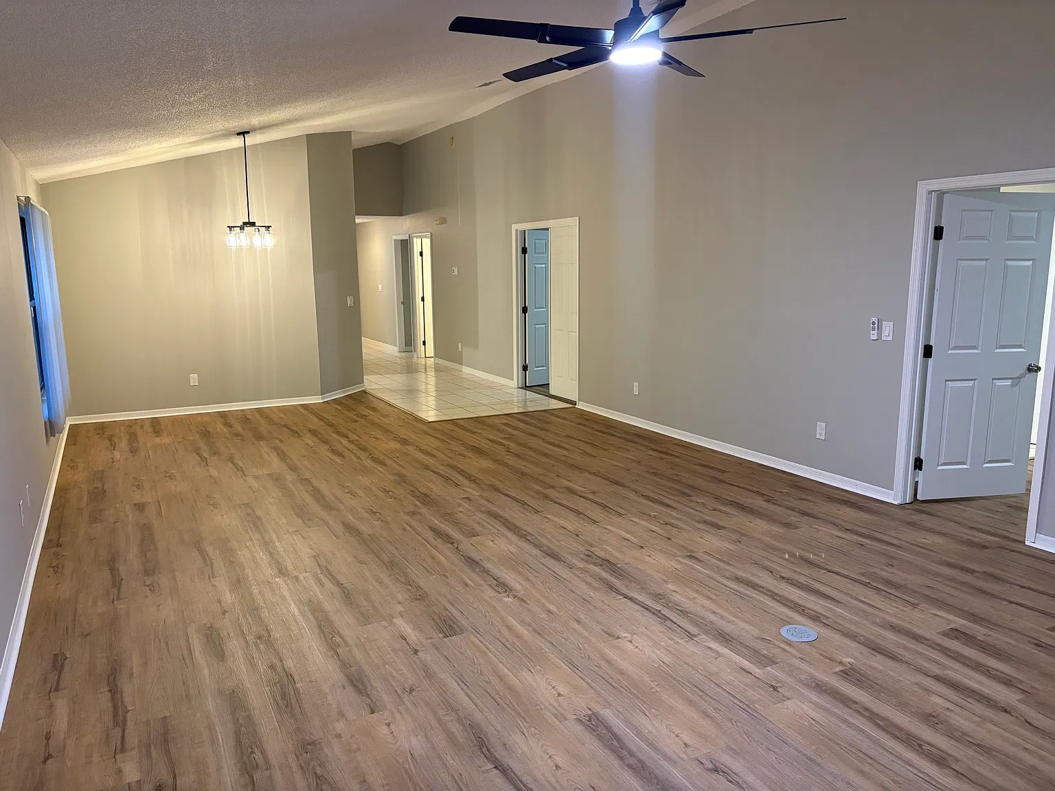971 Belleflower Dr — Photo 2
