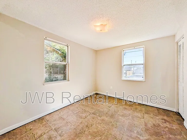 1610 Minerva Ave — Photo 5