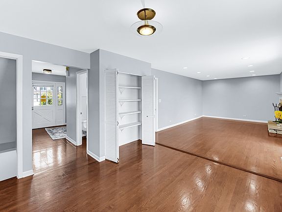 4th image of 841 Oakwood Dr
