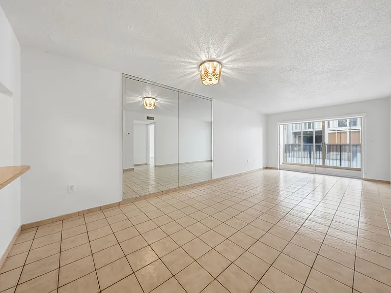 305 W 68th St #206 — Photo 7