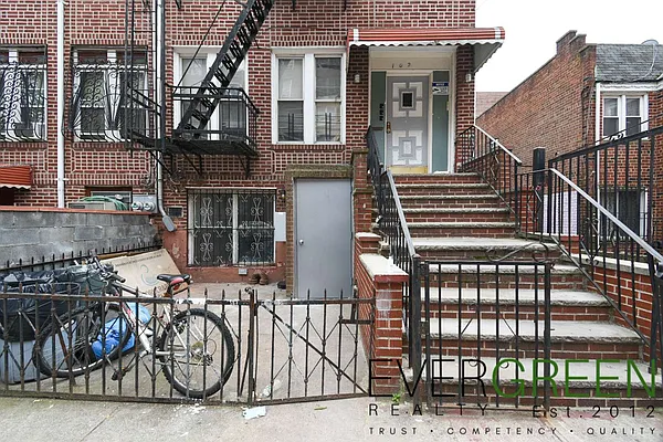 Rented by Evergreen Apartments BK | media 11