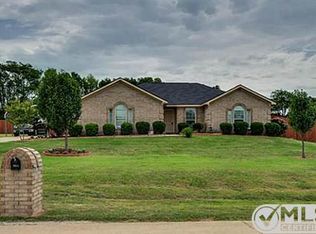 1066 Waterford Dr, Waxahachie, TX 75167
