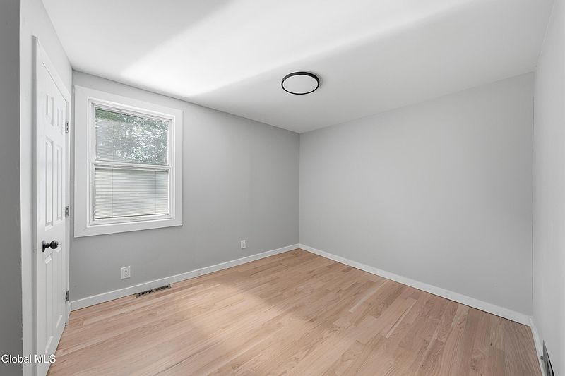 5th image of 244 William Street
