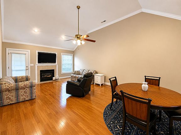 3rd image of 52 Briarstone Dr