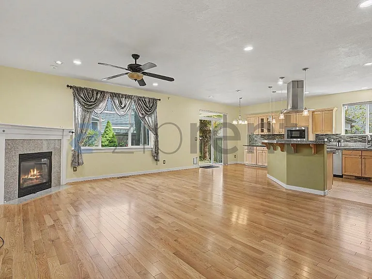 132 NE 63rd Ave — Photo 17