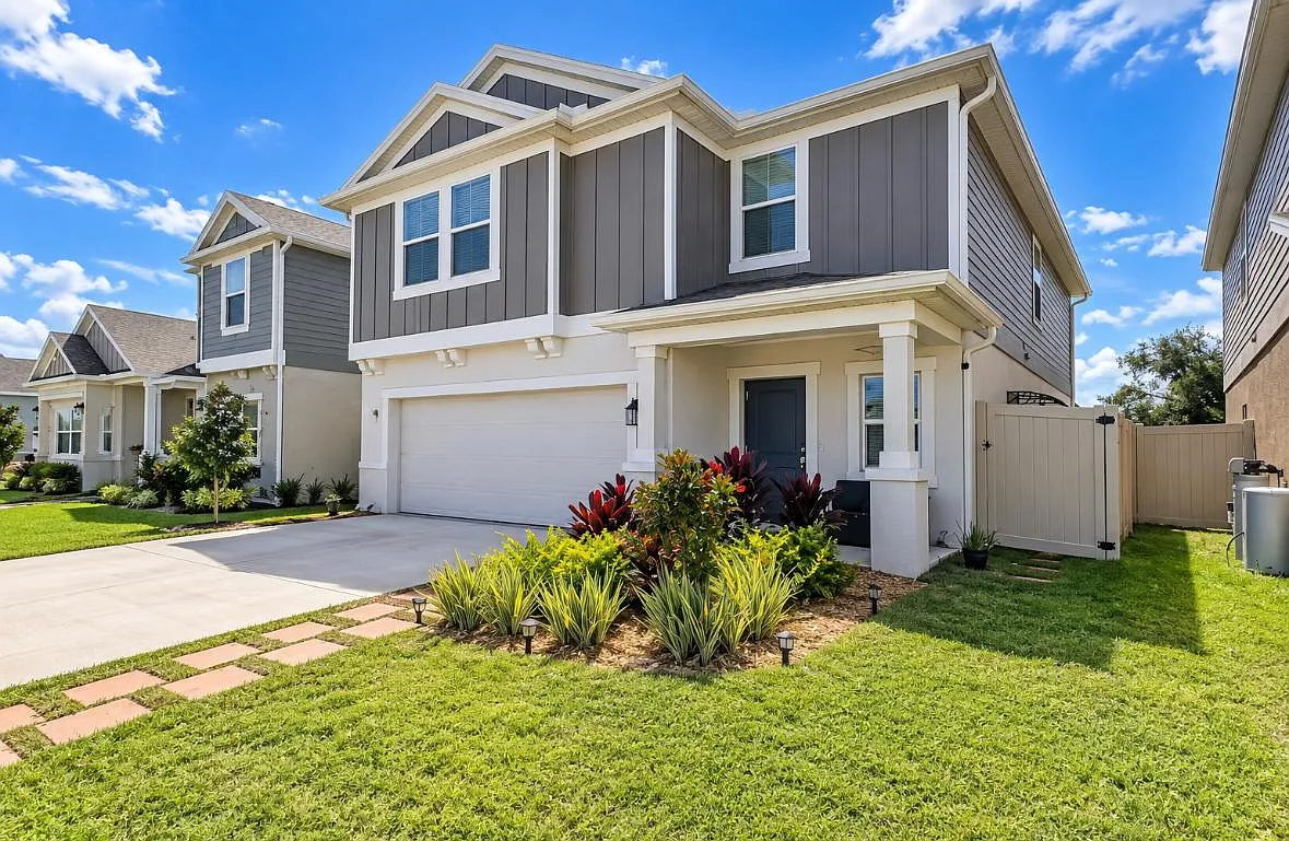 5 bed, 2254 sqft, $2,899 — Photo 2