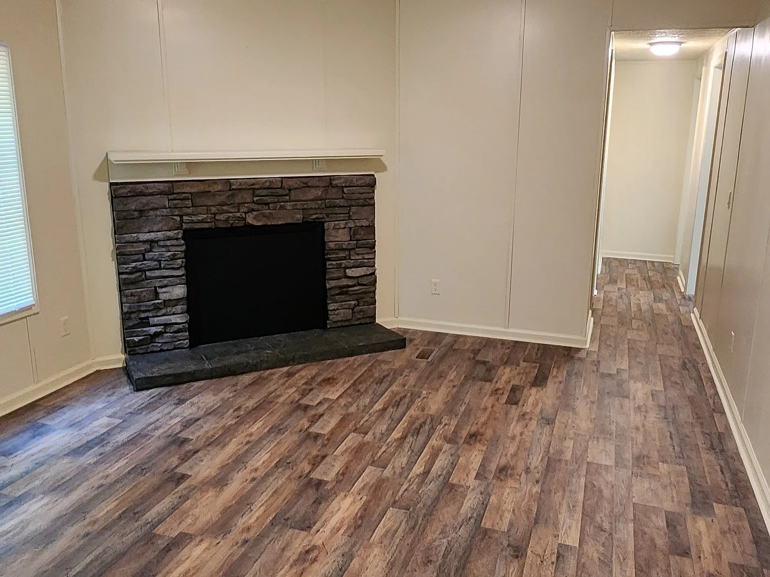 5 bed, 2052 sqft, $2,300 — Photo 4