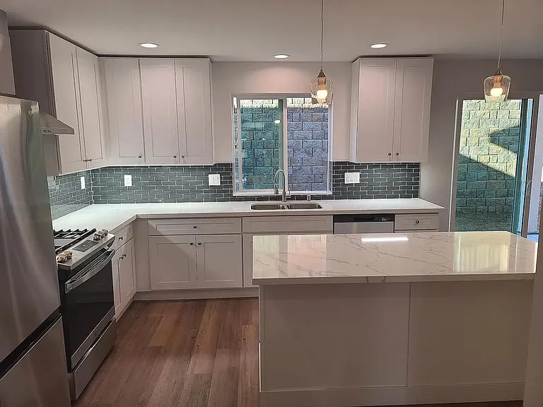 C Ave — Photo 2