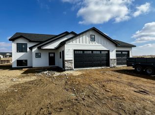 1215 Eagle Ave, Brookings, SD 57006