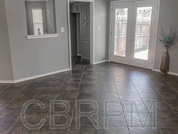 3rd image of 10701 Dixon Ave