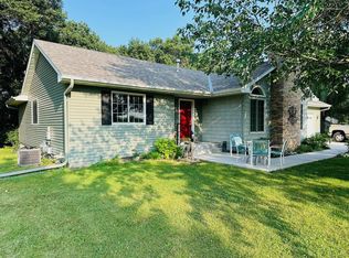 33861 Riverside Dr NE, Cambridge, MN 55008