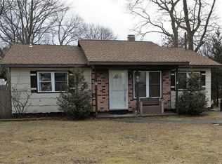 90 Moriches Ave, Mastic, NY 11950