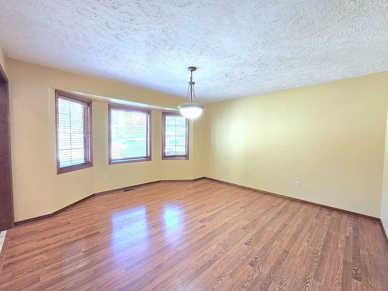7706 E Woodview Dr — Photo 8