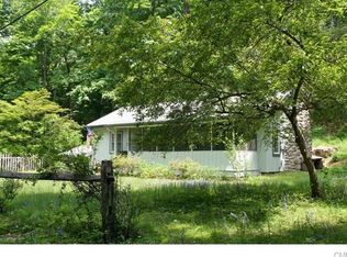 18 Hickory Ln, New Milford, CT 06776