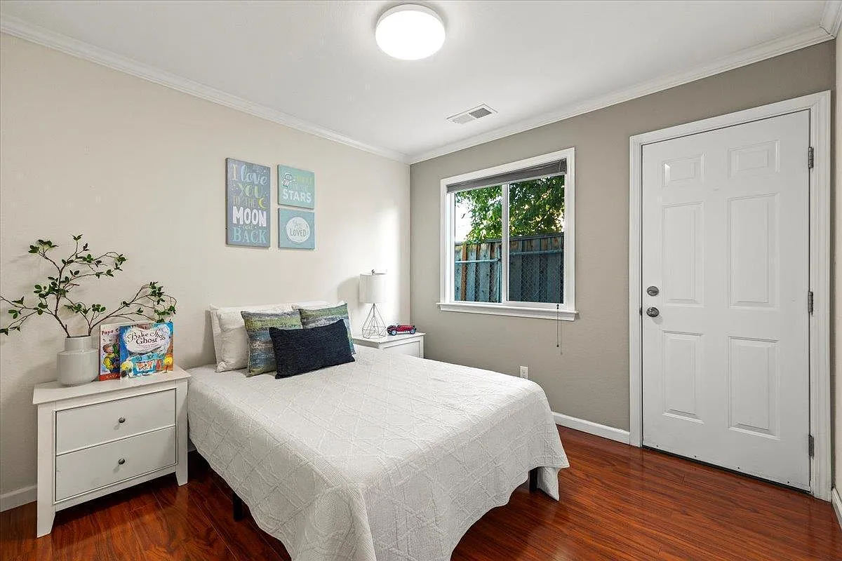 4892 Moorpark Ave — Photo 4