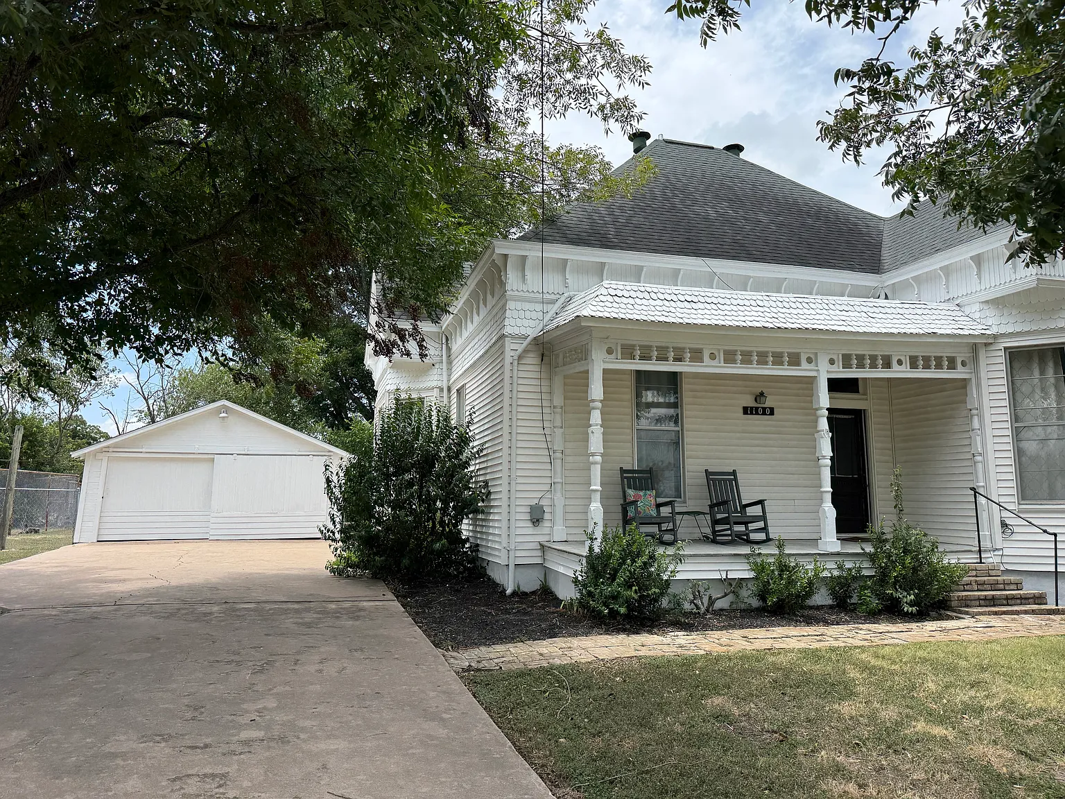 4 bed, 3500 sqft, $3,100 — Photo 2