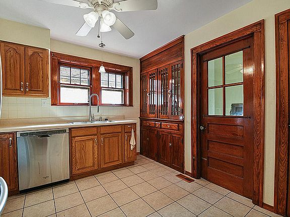 4th image of 3802 Burgen Ave