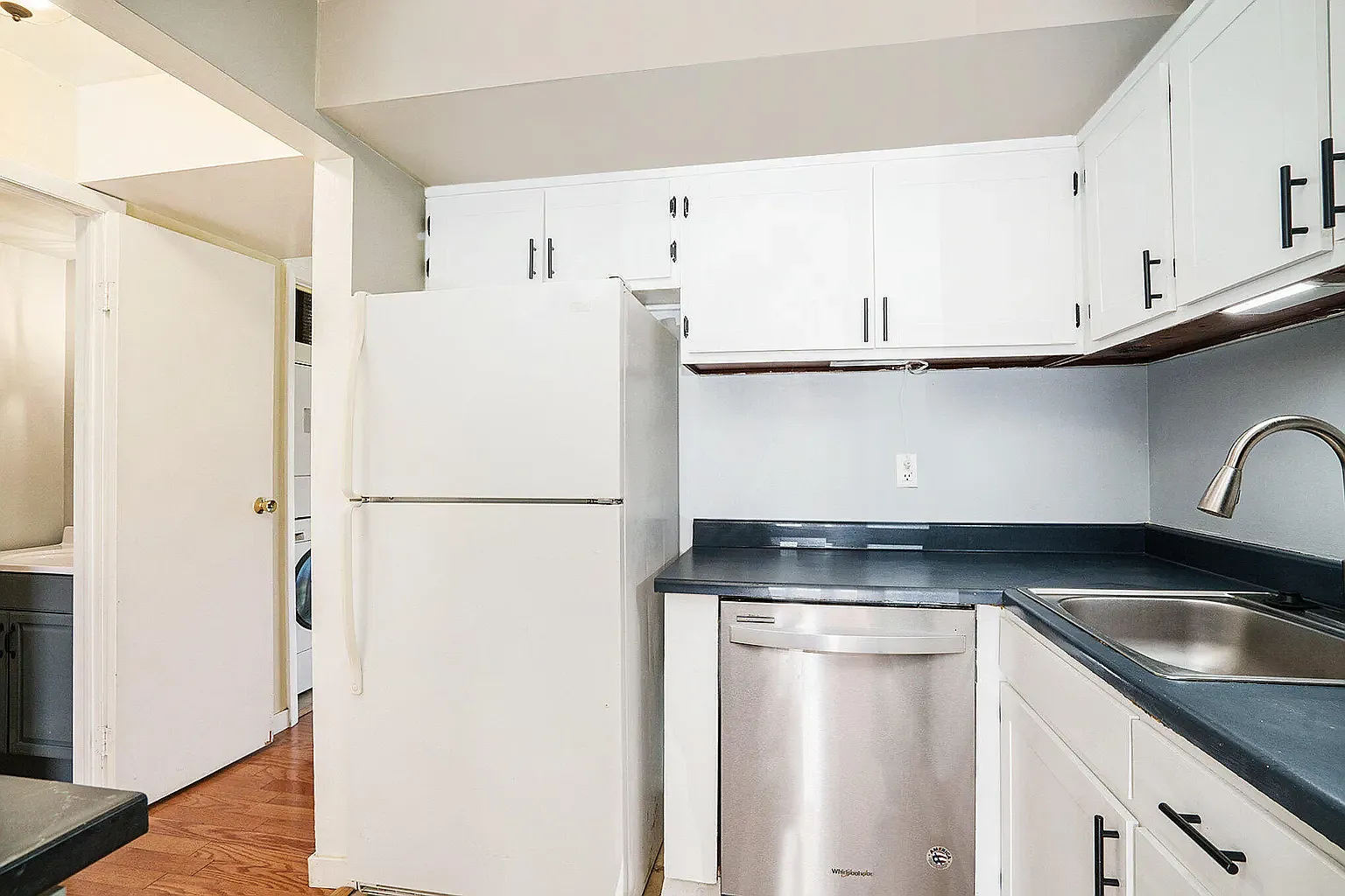 2 bed, 894 sqft, $1,300 — Photo 1