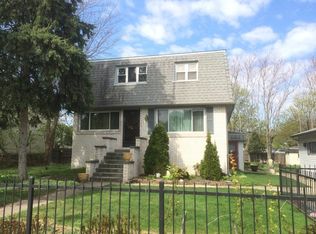 272 10th St, Wheeling, IL 60090