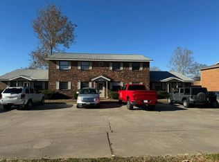 825 S West St APT D, Sikeston, MO 63801