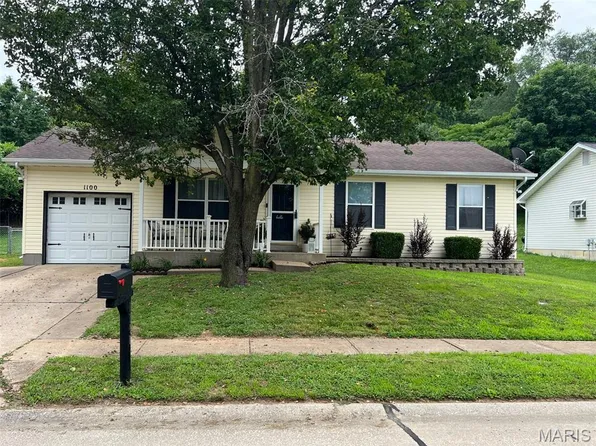 1100 Valentine St, Festus, MO 63028