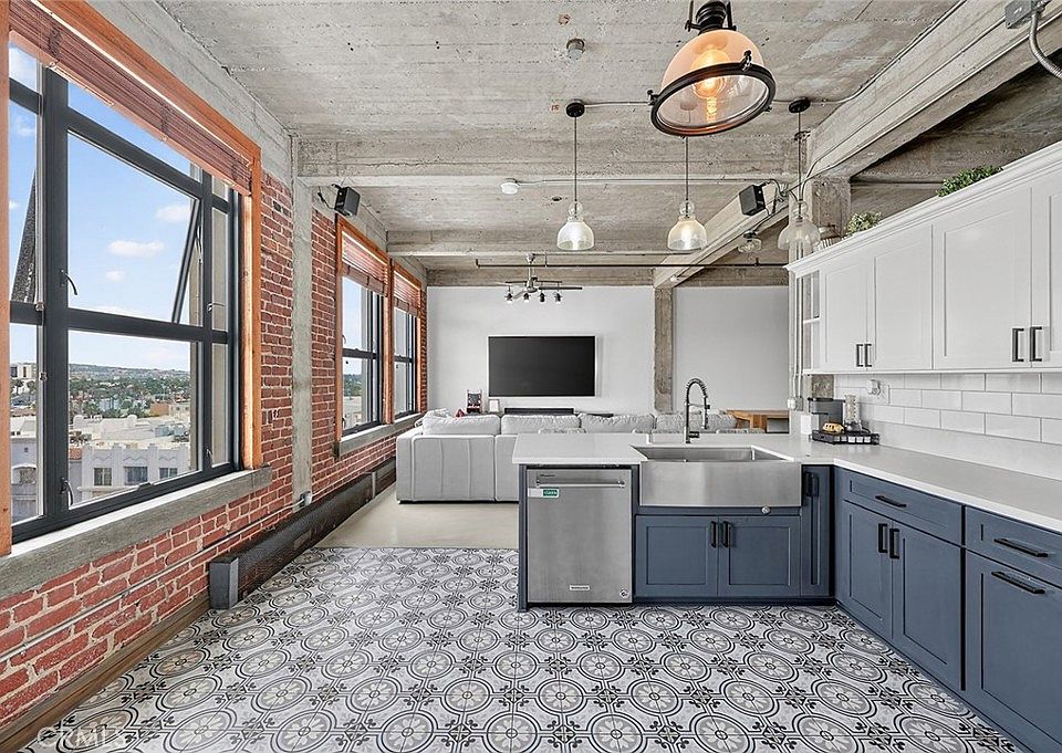 1st image of 100 W 5th St Unit 7E