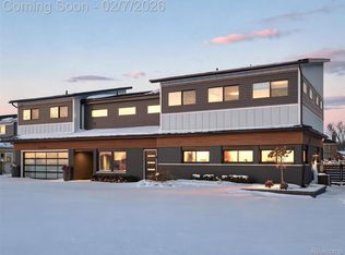 37645 Lakeville St, Harrison Township, MI 48045