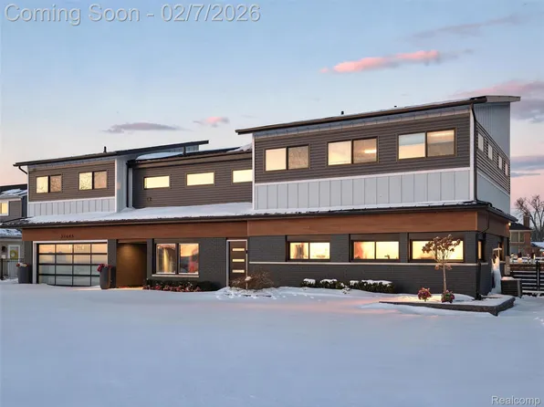 37645 Lakeville St, Harrison Township, MI 48045