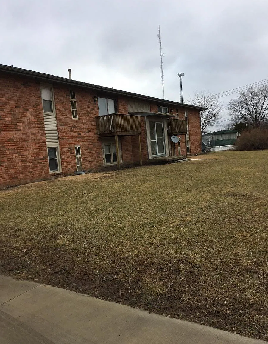 2 bed, 900 sqft, $825 — Photo 1