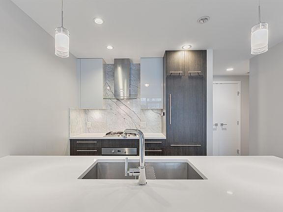 5th image of 655 W 41st Ave #202