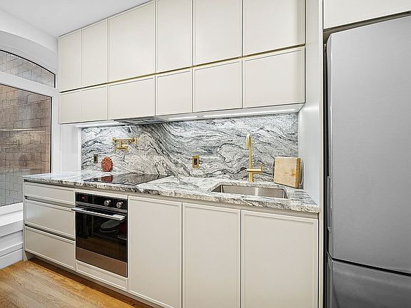 4th image of 370 Lenox Ave #203