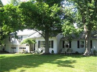 9240 Hunting Valley Rd, Clarence, NY 14031