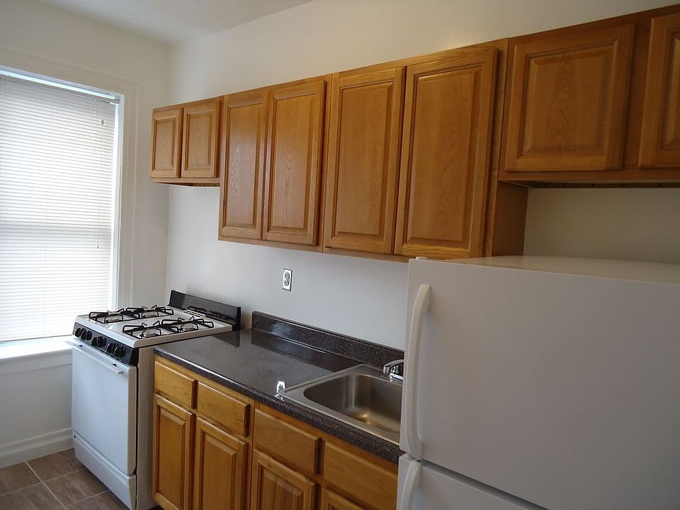 2nd image of 33-07 Crescent St #3F